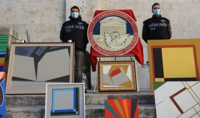 Dalle certificazioni alle gallerie d'arte complici: come funziona il mercato dei "falsi d'autore"